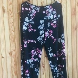 Petite large stretch black with floral pants